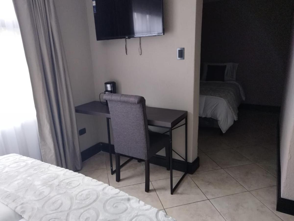 L'Aurora Inn Hostal Guatemala-Stad Buitenkant foto